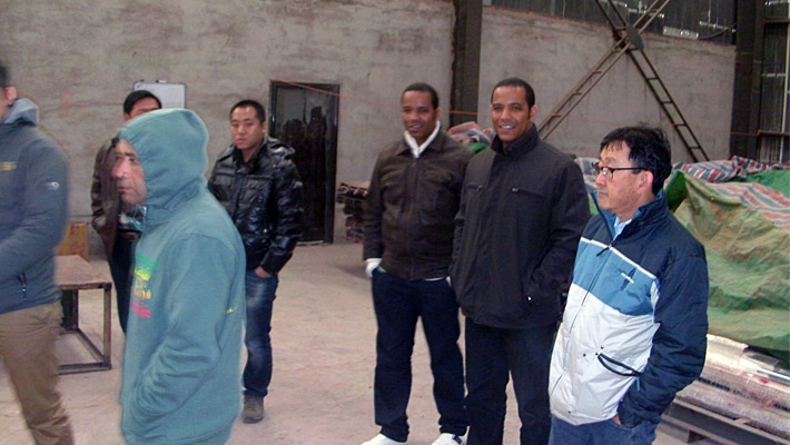 南非客戶前來我廠訂購(gòu)制瓦設(shè)備